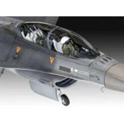 Revell 63844 1/72 F16D Fighting Falcon -Model Toy Store 63844 model set lockheed martin f 16d tigermeet 2014 03