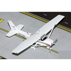 Model Toy Store 8 1/72 Cessna 172S Skyhawk SP (N176ME)