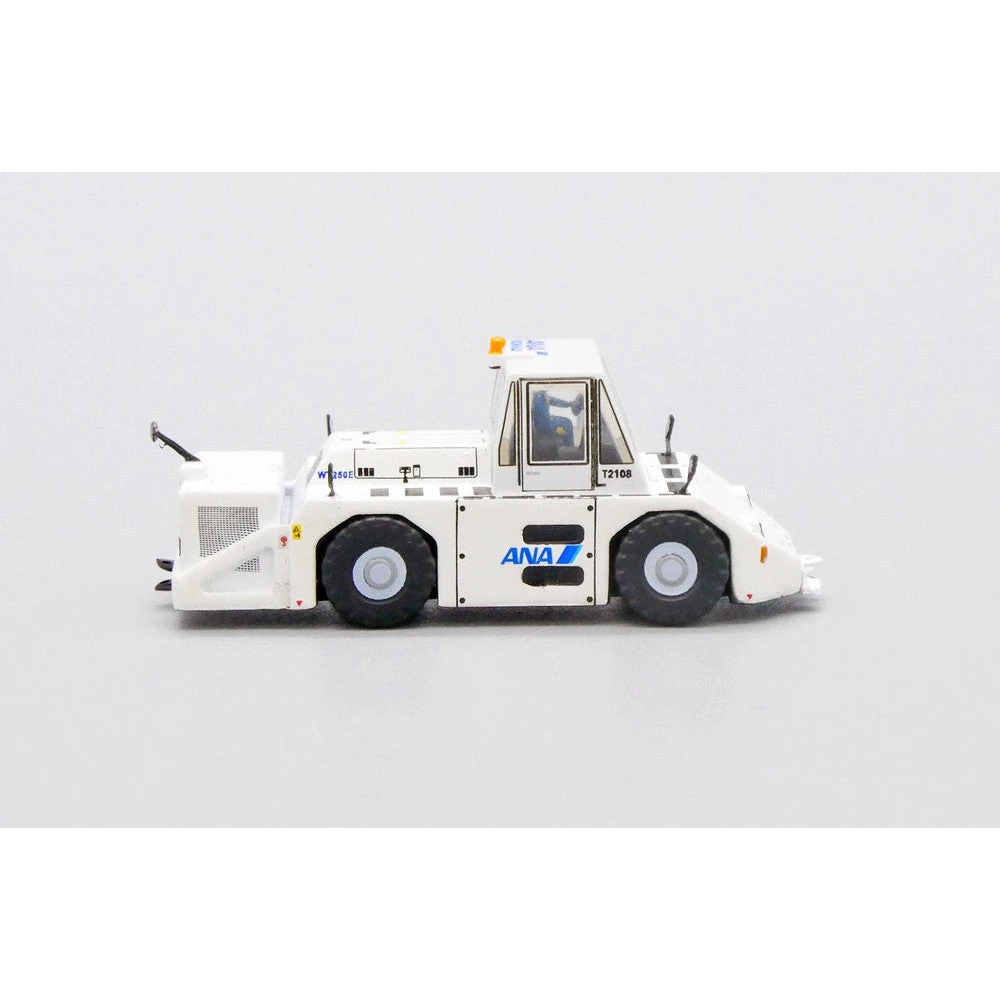 1/200 ANA Komatsu WT250E Towing Tractor 6 1/200 ANA Komatsu WT250E Towing Tractor - Image 6