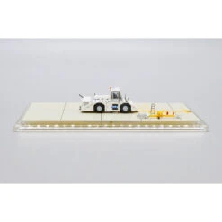 1/200 ANA Komatsu WT250E Towing Tractor 11 1/200 ANA Komatsu WT250E Towing Tractor -Model Toy Store GSE2WT250E08 19972b5f 98a7 4330 8a1a 942999bd9611