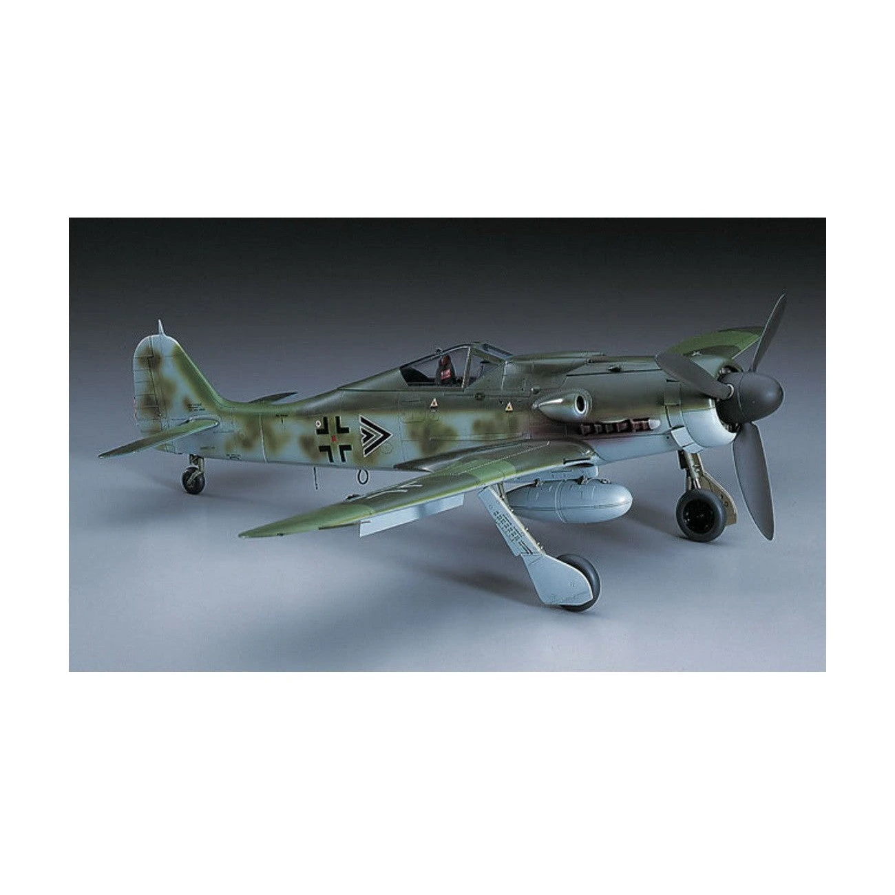 Hasegawa 1/32 FOCKEWULF Fw190D9 2 Hasegawa 1/32 FOCKEWULF Fw190D9 - Image 2