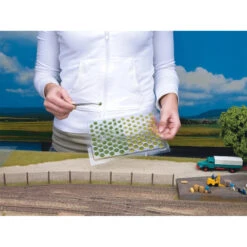 HO Grass Tufts -Model Toy Store NOC07009 3