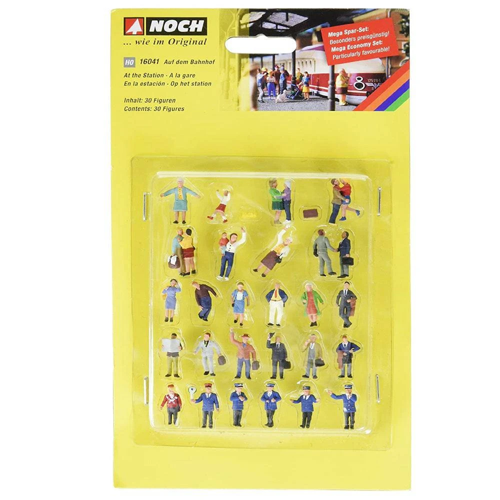 At The Station 30 Figures 2 At The Station 30 Figures - Image 2