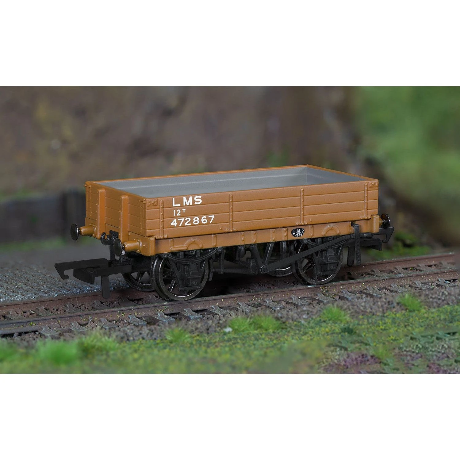 Hornby OO 3 Plank Wagon LMS Era 3 3 Hornby OO 3 Plank Wagon LMS Era 3 - Image 3