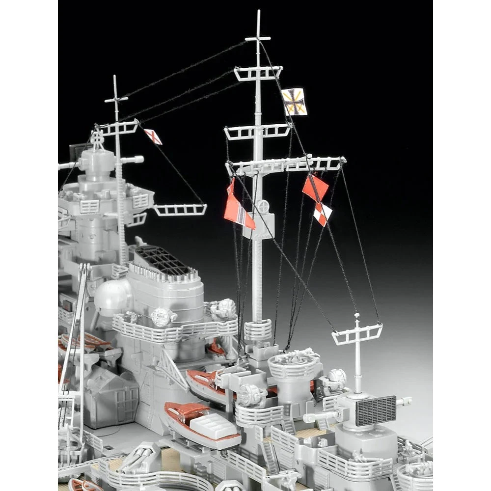 Revell 1/350 Battleship Bismarck 6 Revell 1/350 Battleship Bismarck - Image 6