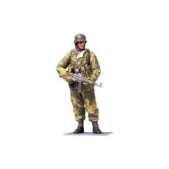 Tamiya 1/16 WWII German Infantryman Reversible Winter Uniform 7 Tamiya 1/16 WWII German Infantryman Reversible Winter Uniform -Model Toy Store T36304 1