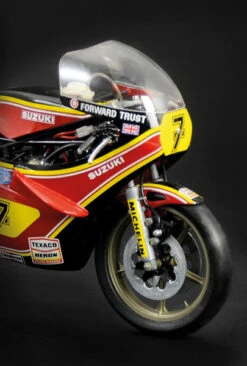 Italeri 1/9 Suzuki RG 500 XR27 Team Heron Barry Sheene 1978 -Model Toy Store YqQQDn8YIY3Wi4YmgRFOuKtS4KUi4Xo9cpFpavSS